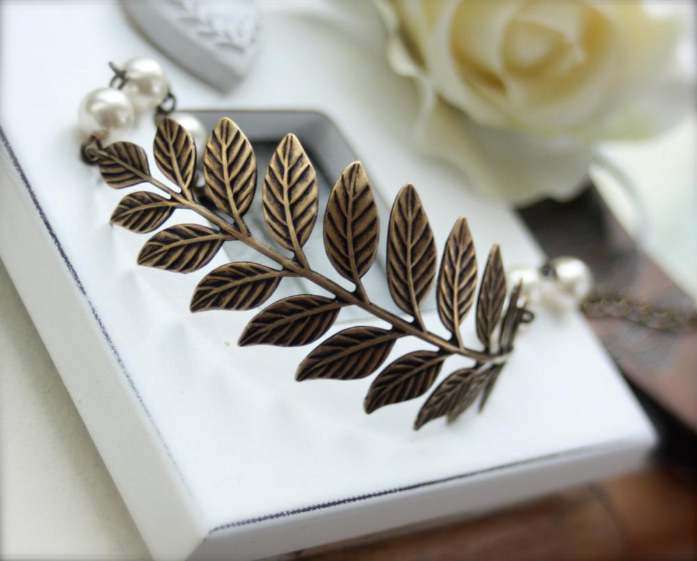 An Oxidized Brass Leaf Branch With Ivory Swarovski Pearls Bracelet. Maid Of Honor. Wedding Vintage Style Bracelet.